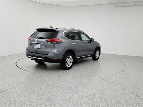 Used 2017 Nissan Rogue SL image 5