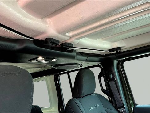 Used 2022 Jeep Wrangler Unlimited Sahara AWD/4WD image 28