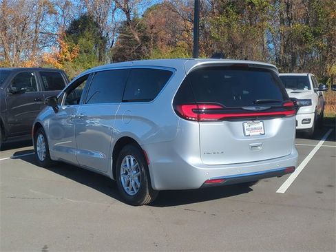 New 2026 Chrysler Pacifica Select image 11