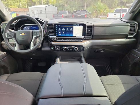 Used 2025 Chevrolet Silverado 3500 LT image 12