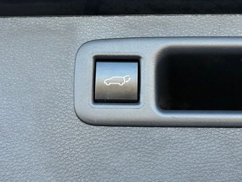 Certified 2023 Toyota Highlander XLE image 16