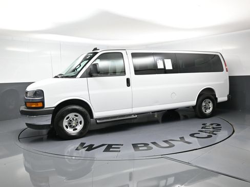 Used 2025 Chevrolet Express 3500 LT w/ LT Preferred Equipment Group RWD image 6