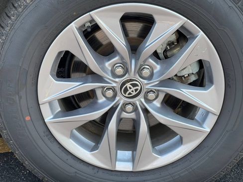 Used 2025 Toyota Sienna XLE FWD image 7