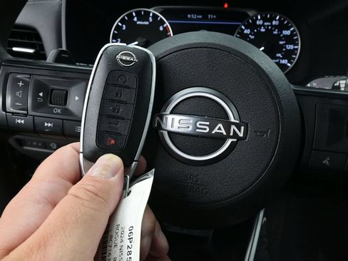 Used 2024 Nissan Rogue SV AWD/4WD image 25