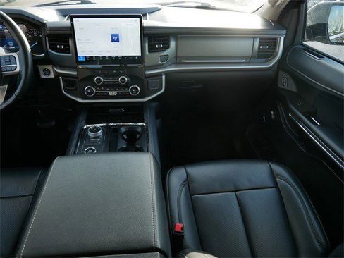 Used 2024 Ford Expedition Max XLT image 12