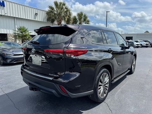 Used 2020 Toyota Highlander Platinum FWD image 8