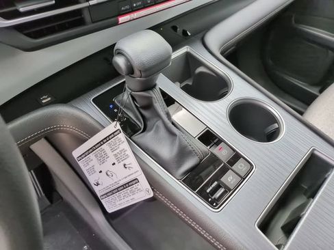 Used 2026 Toyota Sienna LE FWD image 19