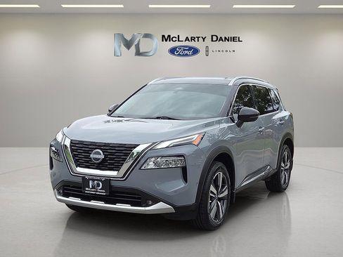 Used 2022 Nissan Rogue Platinum w/ Head-Up Display Package image 2