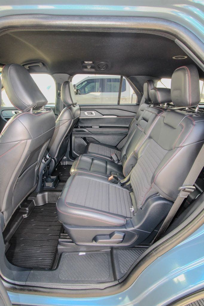 Used 2025 Ford Explorer ST-Line w/ ST-Line Street Pack AWD/4WD image 8