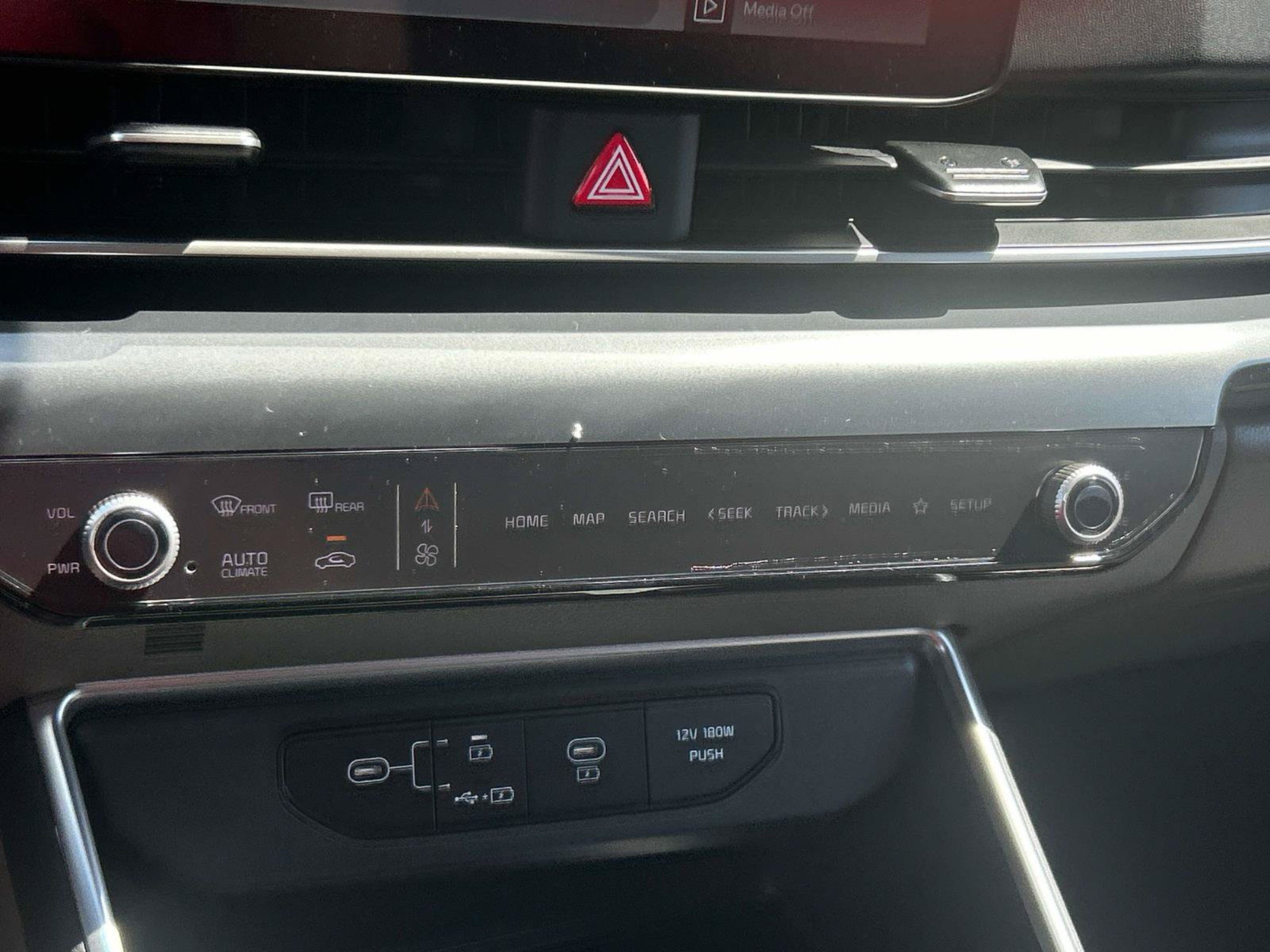 New 2027 Kia Carnival LX FWD image 26