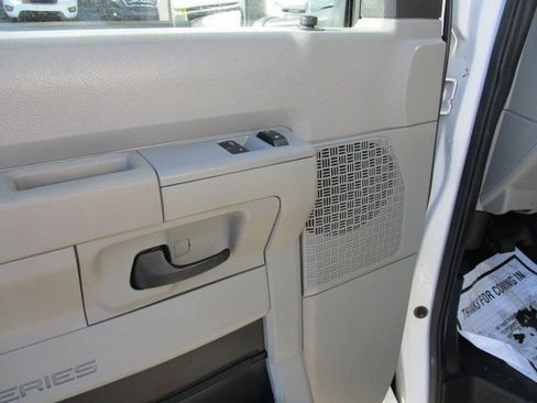 Used 2019 Ford E-350 and Econoline 350 Super Duty w/ Power Windows & Locks Group image 18