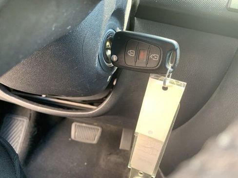 Used 2012 Kia Soul + w/ Audio Pkg image 32