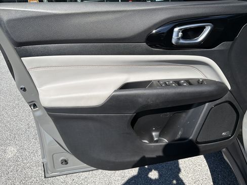 Used 2022 Jeep Compass Limited w/ Sun and Sound Group AWD/4WD image 12