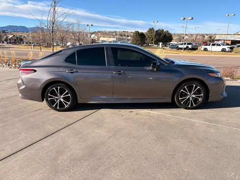 Used 2019 Toyota Camry SE image 8