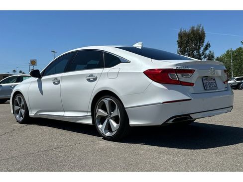 Used 2018 Honda Accord Touring image 3