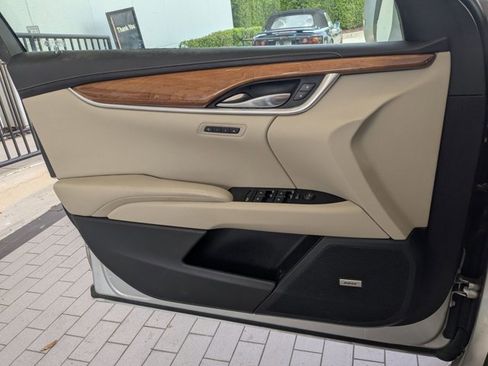 Used 2019 Cadillac XTS Luxury FWD image 14