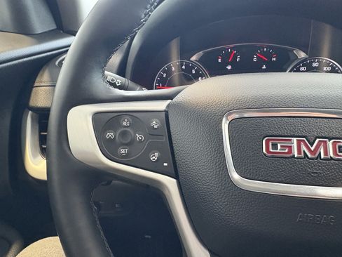 Used 2024 GMC Terrain SLT w/ Infotainment Package II image 10