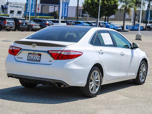 Used 2017 Toyota Camry SE FWD image 7