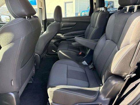 Used 2024 Subaru Ascent Premium w/ Convenience Package image 12