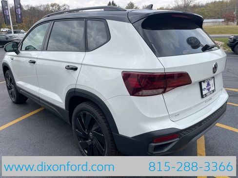 New 2024 Volkswagen Taos SE image 5