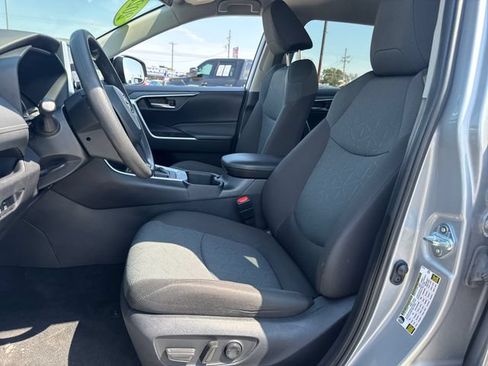 Used 2025 Toyota RAV4 XLE AWD/4WD image 14
