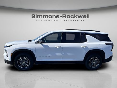 Used 2025 Chevrolet Traverse LT AWD/4WD image 2