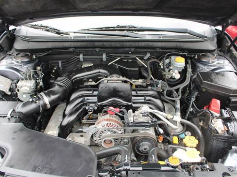 Used 2015 Subaru Outback 3.6R Limited image 21