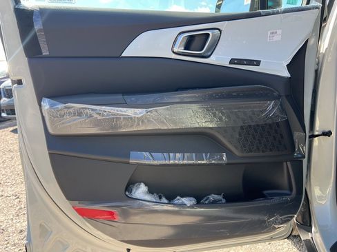 New 2026 Kia Carnival SX w/ SX Dark Edition Package image 7