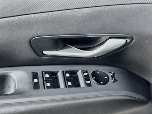 Used 2025 Hyundai Tucson SE FWD image 17