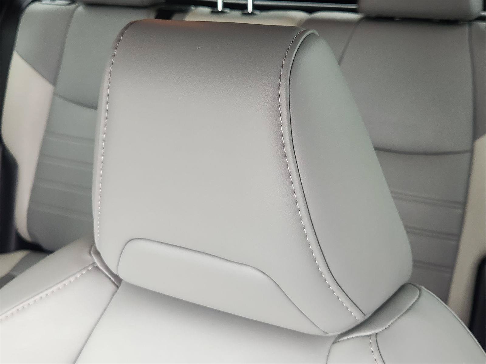 Used 2020 Toyota RAV4 XLE Premium FWD image 15