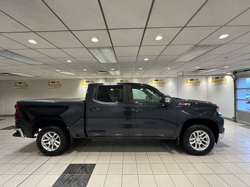Used 2024 Chevrolet Silverado 1500 LT w/ Z71 Off-Road Package AWD/4WD image 3