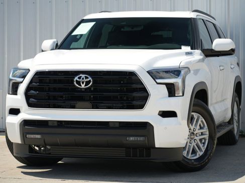 Used 2025 Toyota Sequoia SR5 image 3