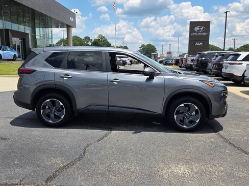 Used 2025 Nissan Rogue SV FWD image 14