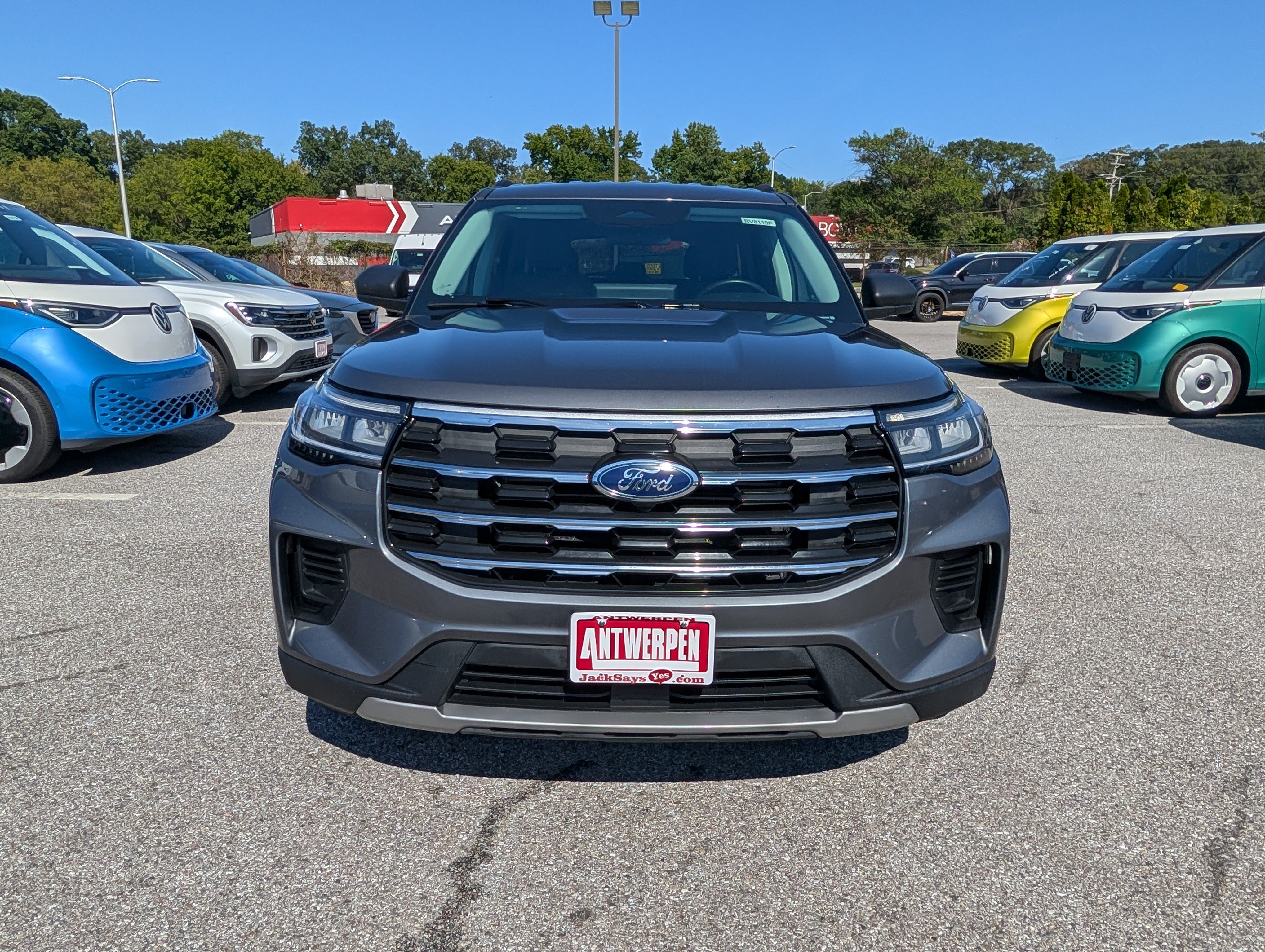 Used 2025 Ford Explorer Active AWD/4WD image 8