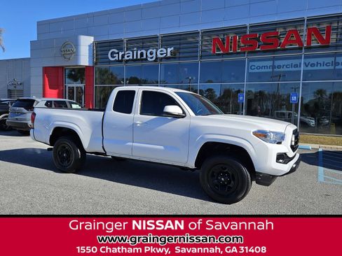 Used 2023 Toyota Tacoma SR image 1