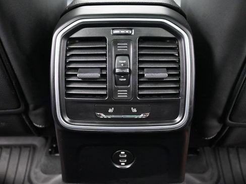 Used 2026 Porsche Macan image 8