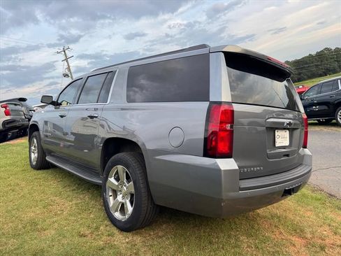 Used 2020 Chevrolet Suburban LT w/ Luxury Package RWD image 8
