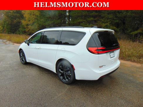 New 2026 Chrysler Pacifica Select w/ S Appearance Package image 7