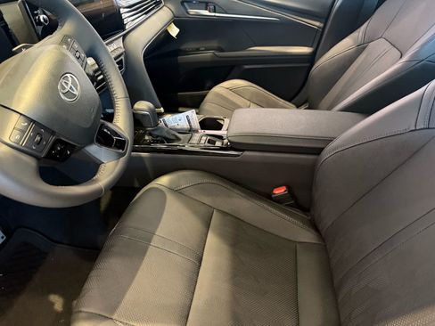 New 2025 Toyota Camry Hybrid FWD image 10