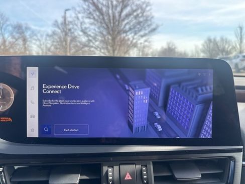 Certified 2025 Lexus ES 300h w/ Premium Package image 25