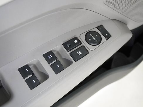 Used 2019 Hyundai Elantra SE image 19