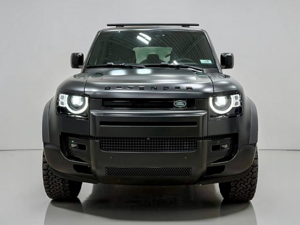 Used 2023 Land Rover Defender 110 V8 AWD/4WD image 6