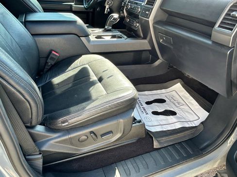 Used 2019 Ford F150 XLT w/ Equipment Group 302A Luxury AWD/4WD image 12