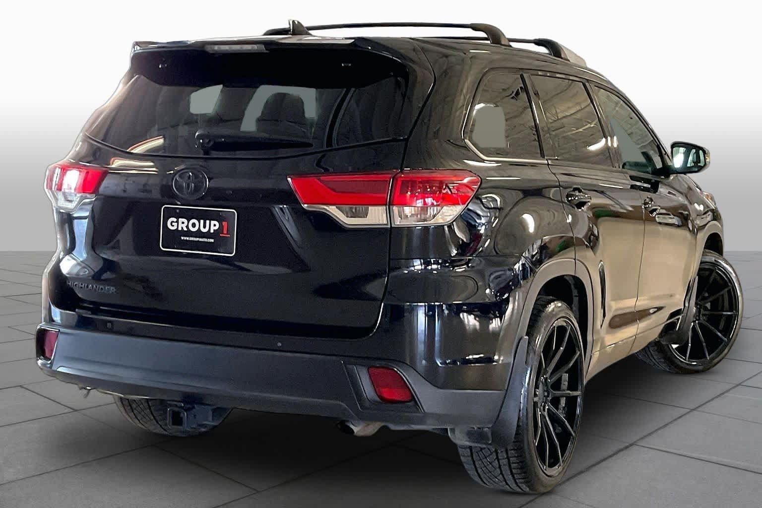 Used 2017 Toyota Highlander Limited AWD/4WD image 12