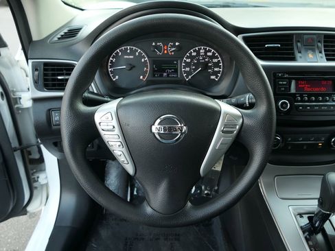 Used 2015 Nissan Sentra S image 19