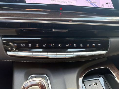 Used 2023 Cadillac Escalade Sport Platinum w/ LPO, ONYX Package AWD/4WD image 11