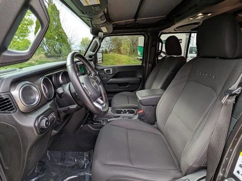 Used 2019 Jeep Wrangler Unlimited Sahara AWD/4WD image 10