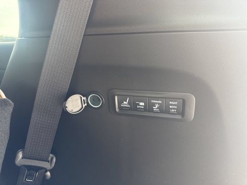 New 2026 Chrysler Pacifica Pinnacle AWD/4WD image 50