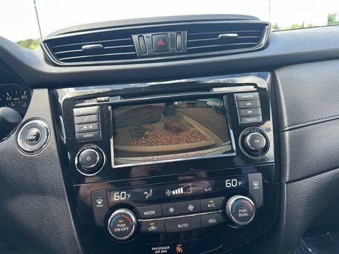 Used 2019 Nissan Rogue SV AWD/4WD image 60