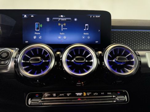 Used 2025 Mercedes-Benz GLB 250 GLB 250 image 19